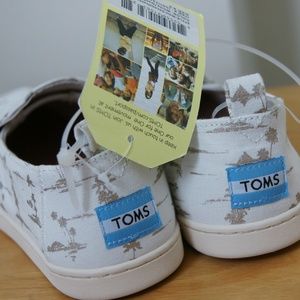 NWT TOM'S white and gold palm espadrilles SZ 8.5